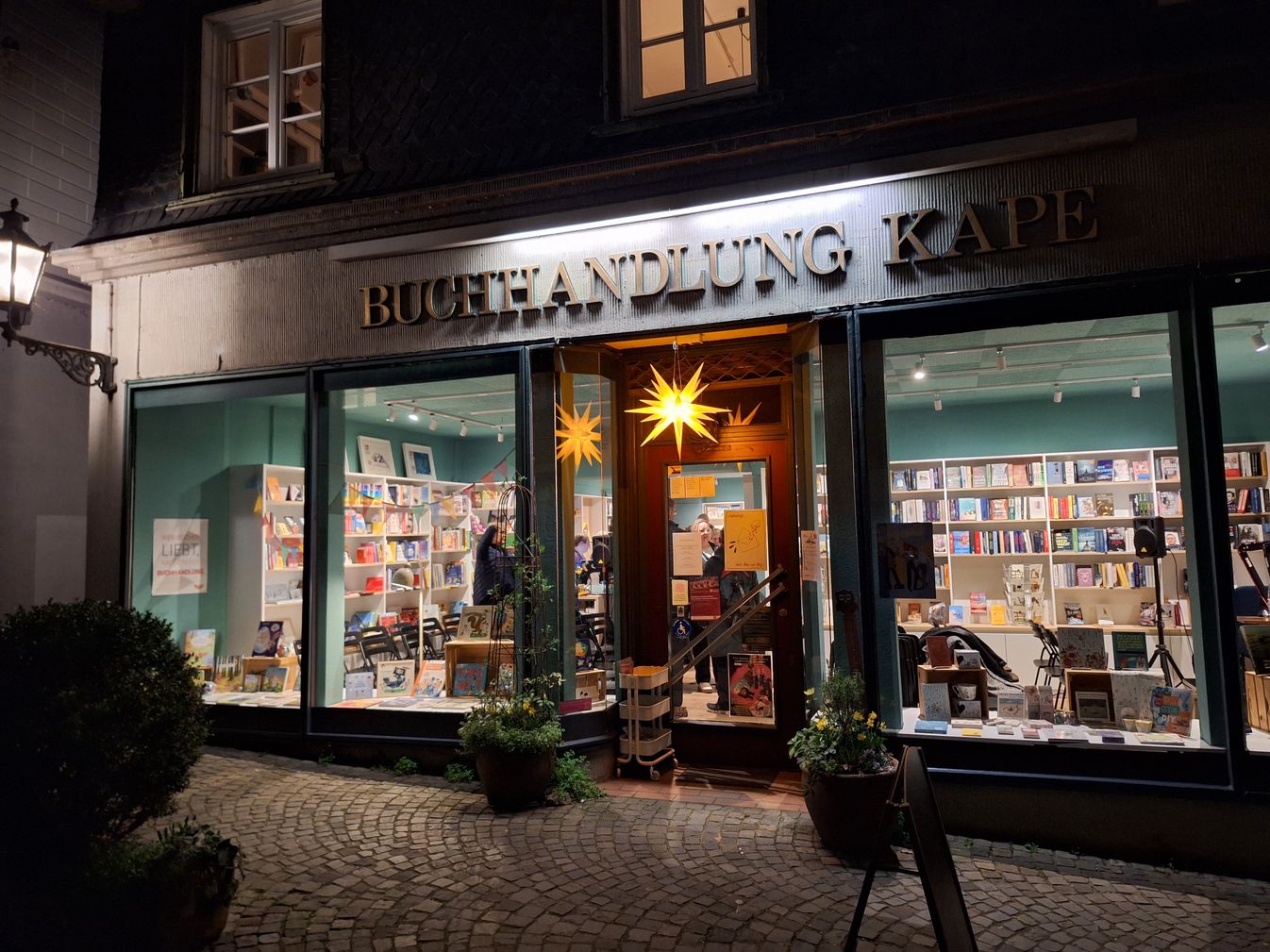 Buchhandlung Kafka in Velbert-Langenberg am Abend