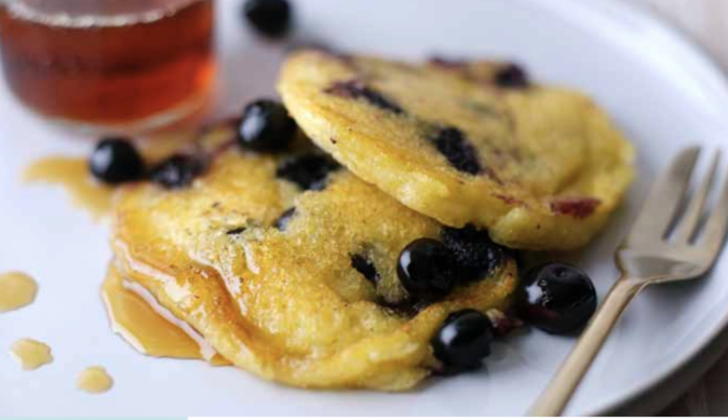 Blueberry Cornmeal Pancakes (Blaubeer-Polenta-Pfannkuchen)