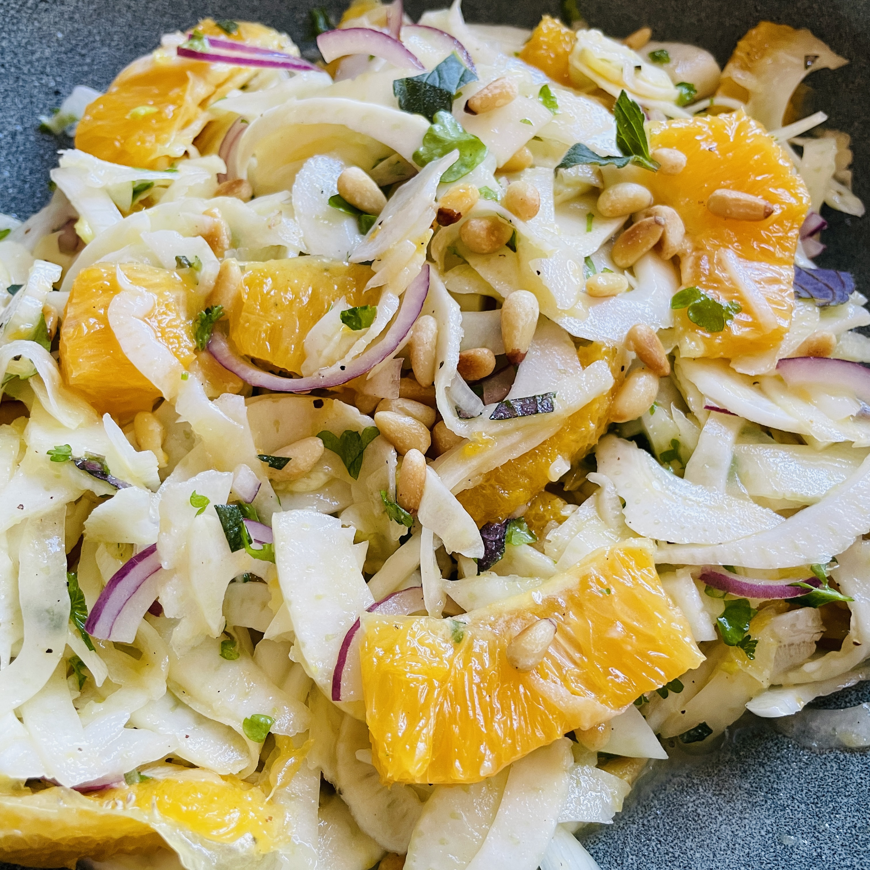 Fenchel-Orangen-Salat mit Pinienkernen
