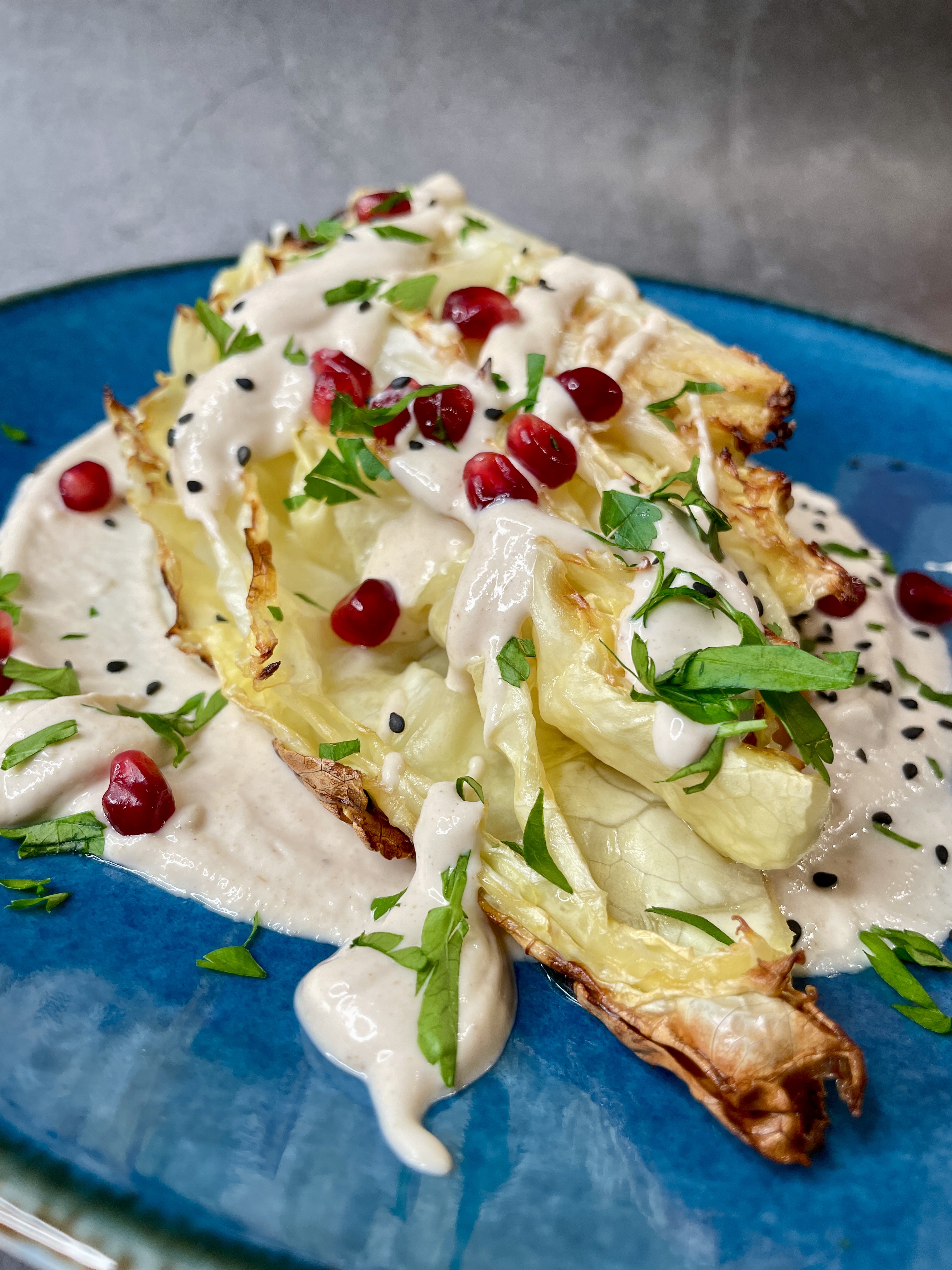 Gerösteter Spitzkohl mit Tahini-Sauce – Schritt 7