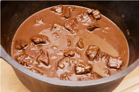 Hirschgulasch mit Schokolade