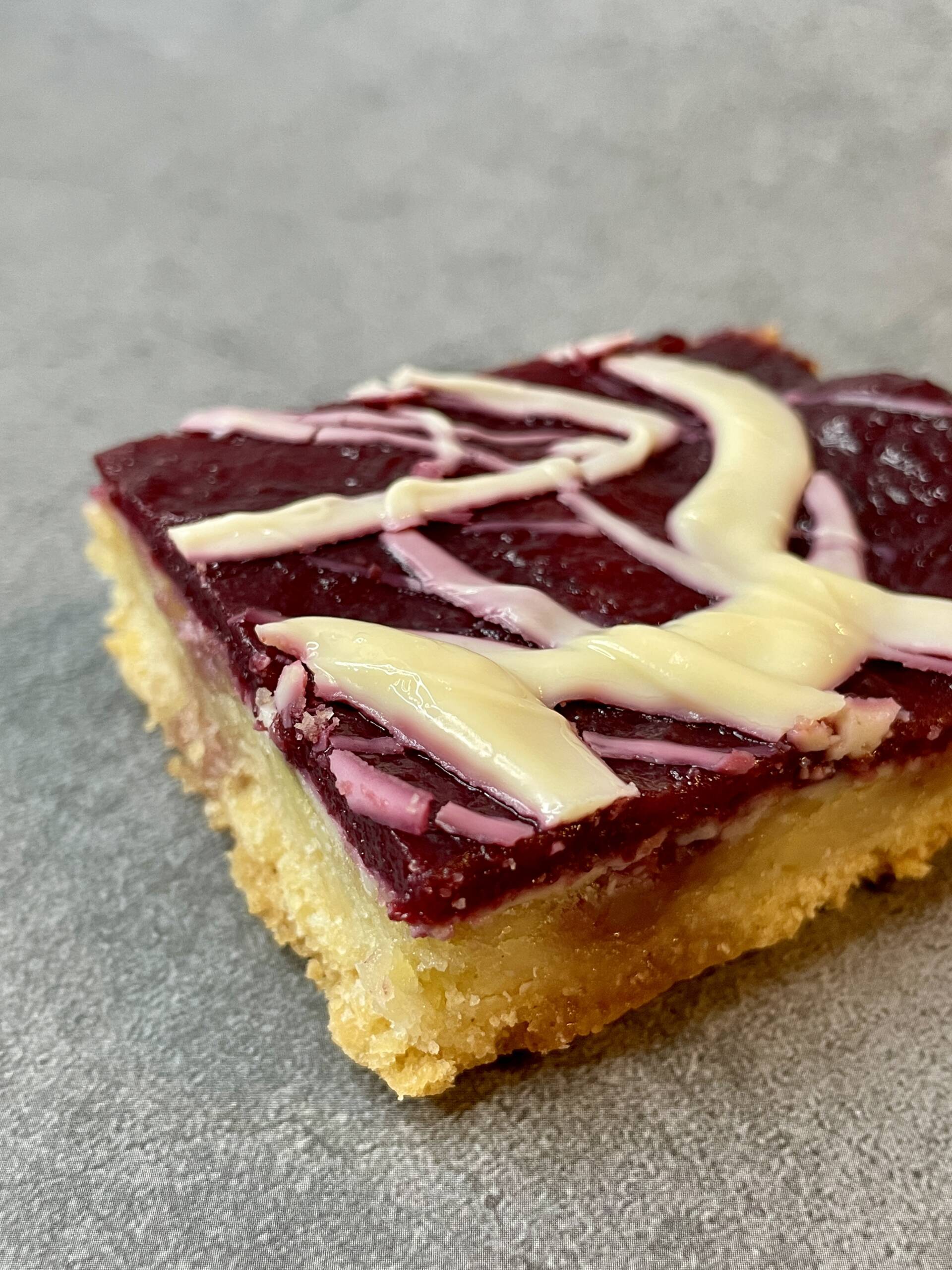Kirsch-Schnitten mit weißer Schokolade