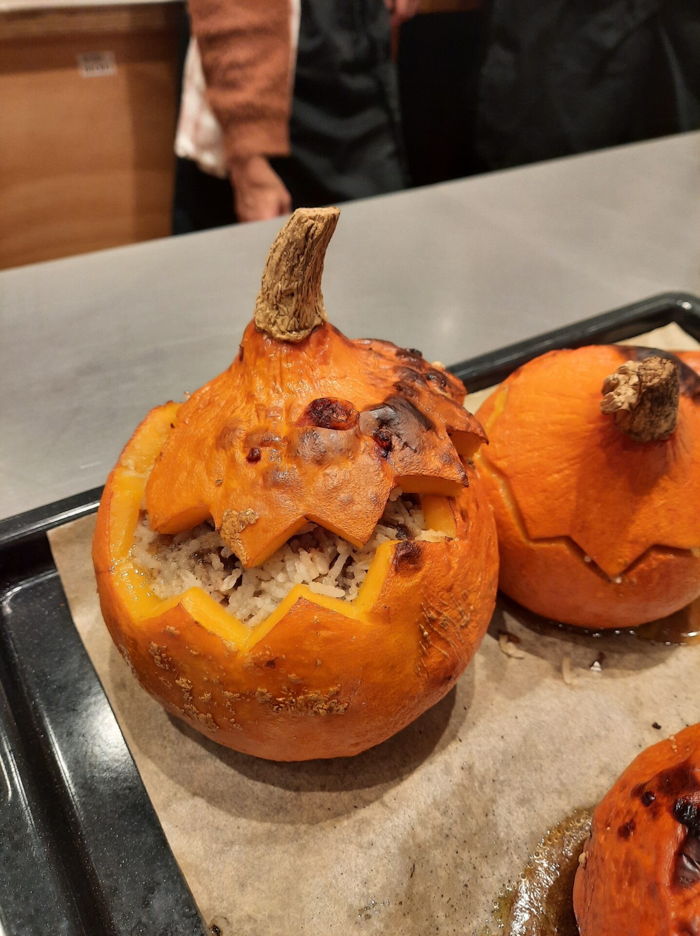 Kürbis gefüllt mit Rosinen – Schritt 6