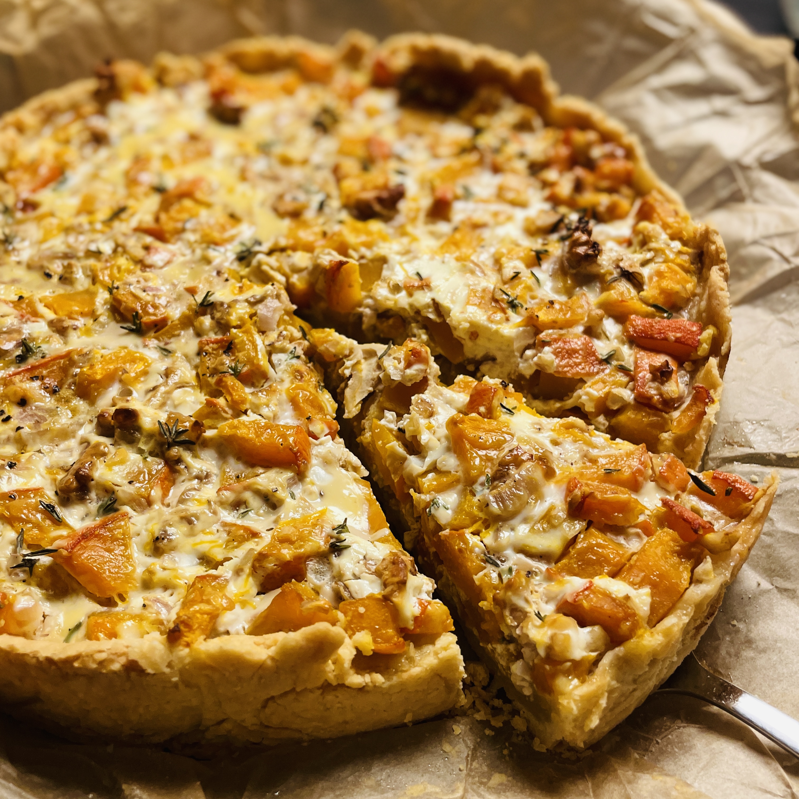 Kürbis-Quiche mit Ziegenfrischkäse und Walnüssen