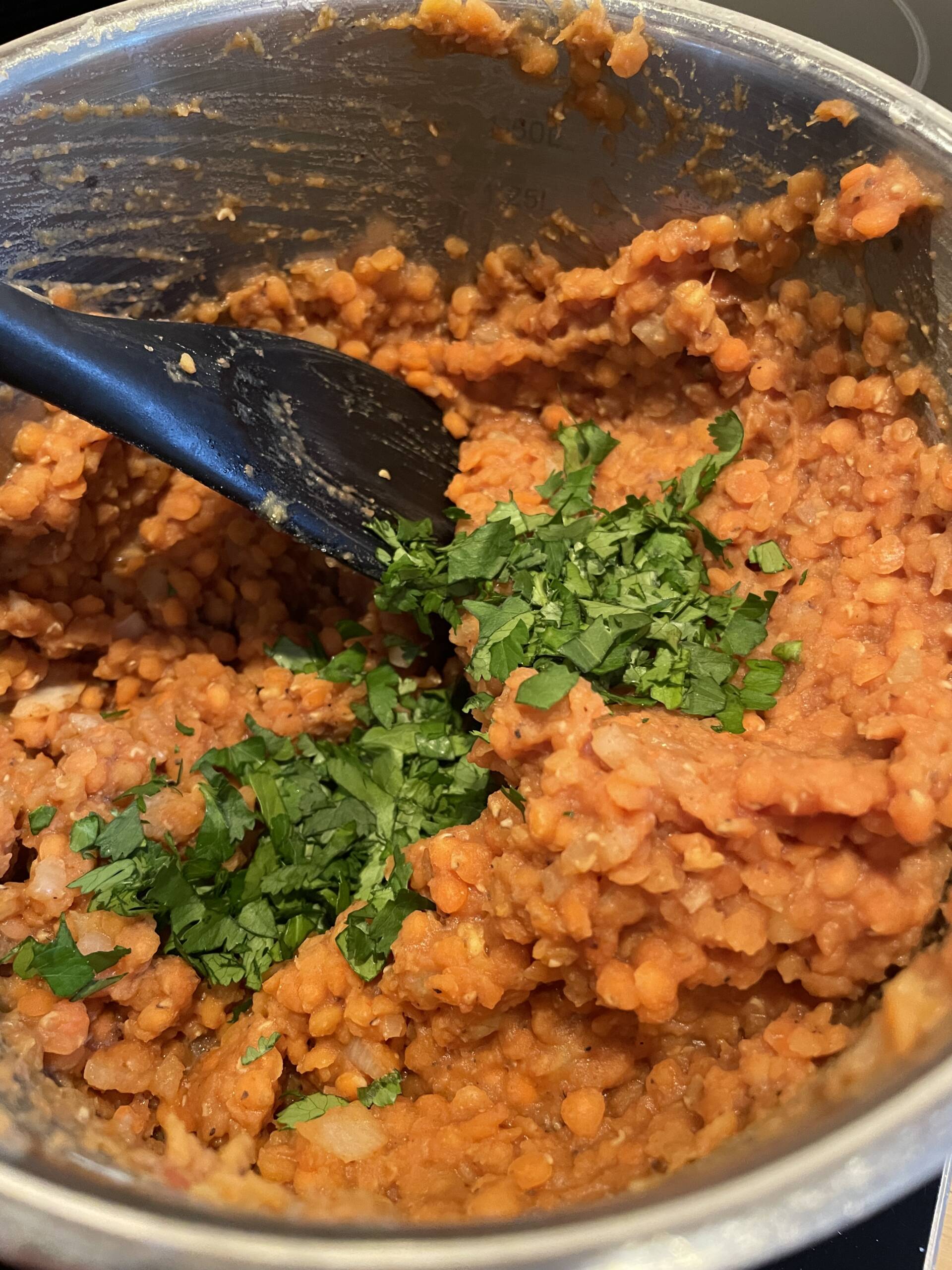 Linsen-Bällchen in Kokos-Curry-Sauce – Schritt 4