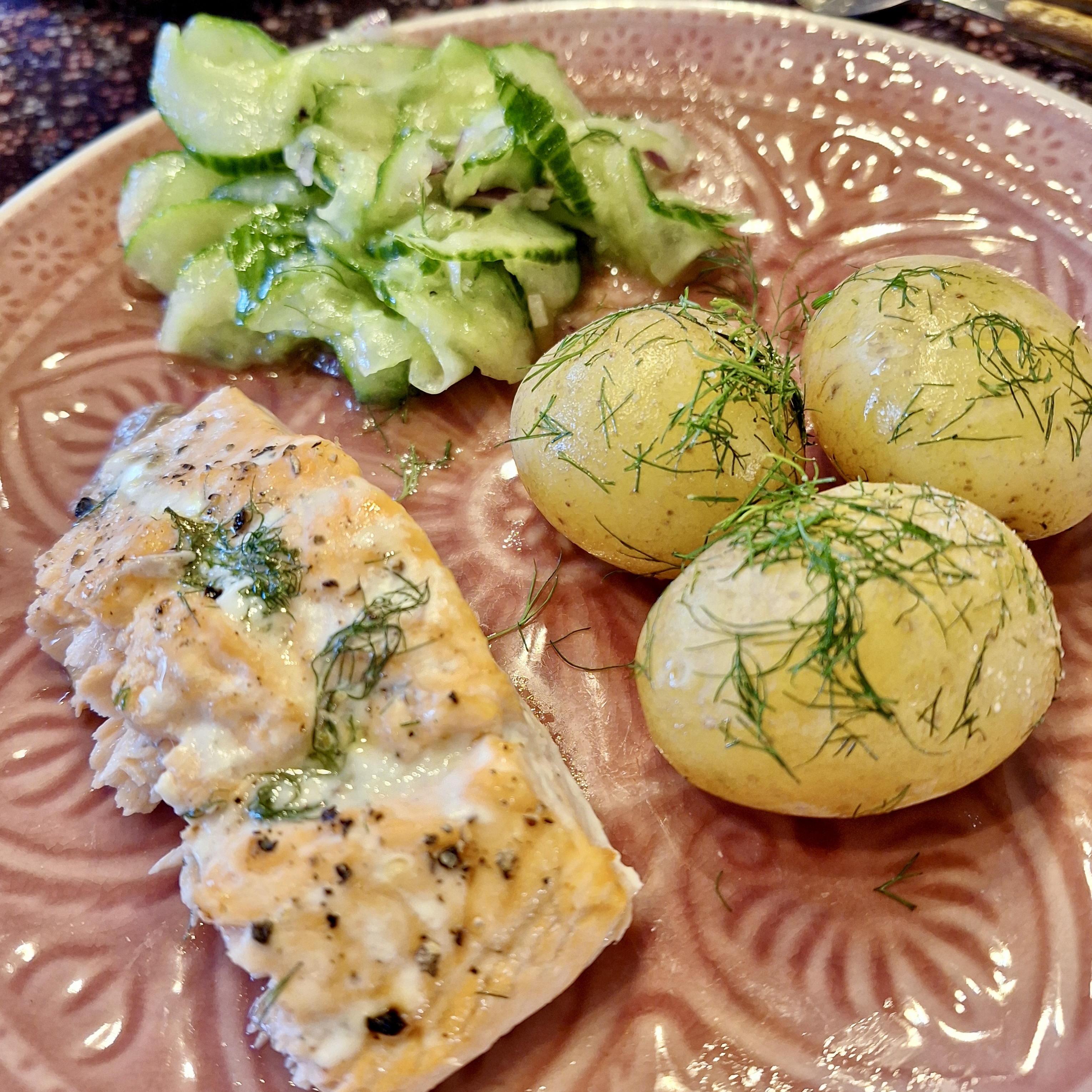 Ofen-Lachs mit Dill-Kartoffeln