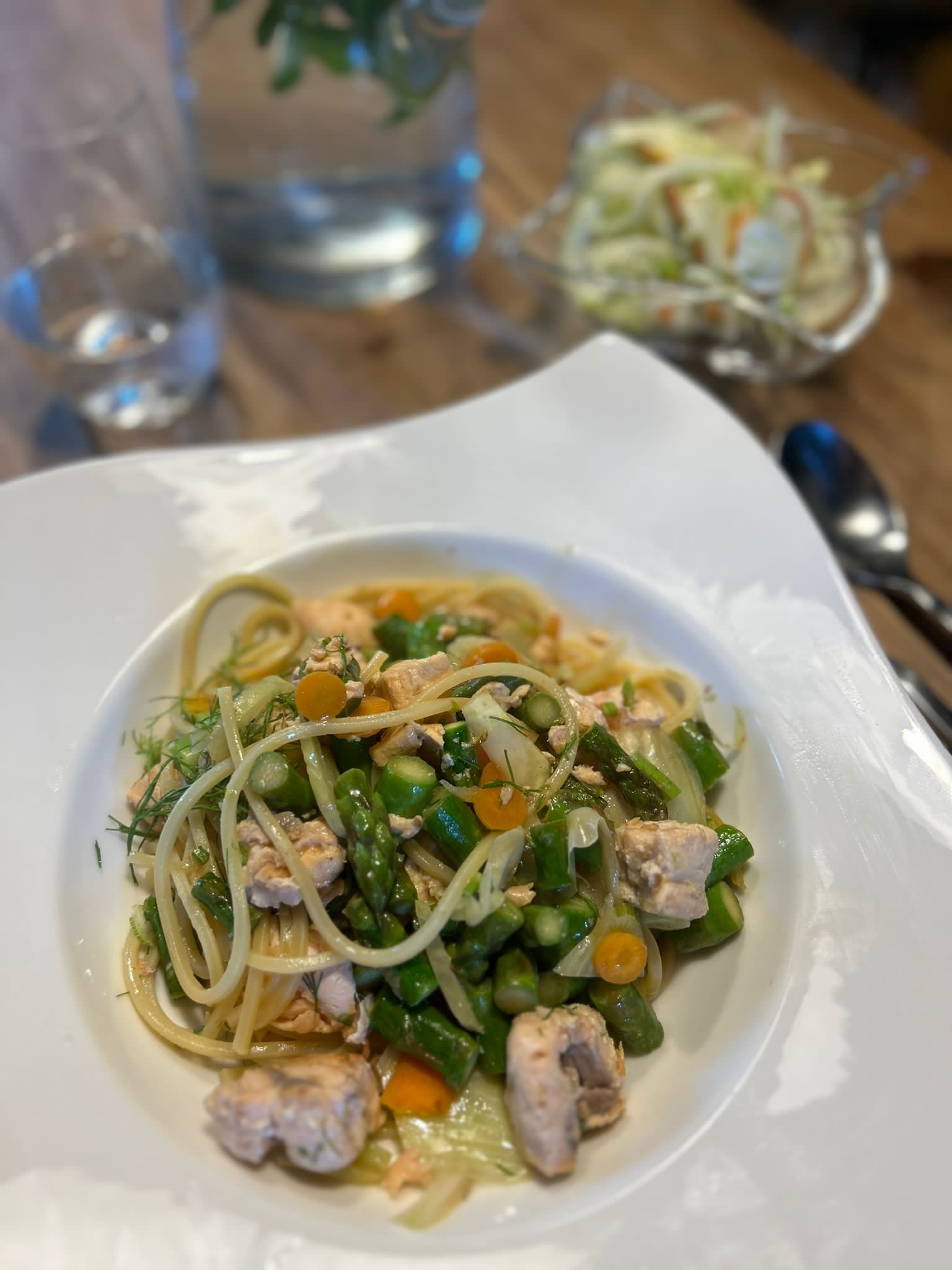Pasta mit Lachs und grünem Spargel (Rezept von Nicole Staudinger)