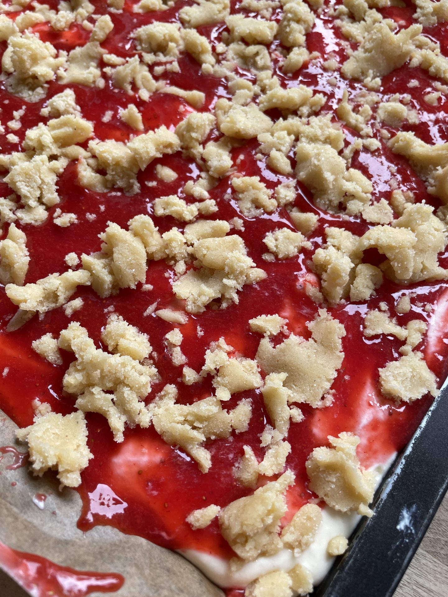 Peanut-Strawberry-Cake mit Streuseln – Schritt 11