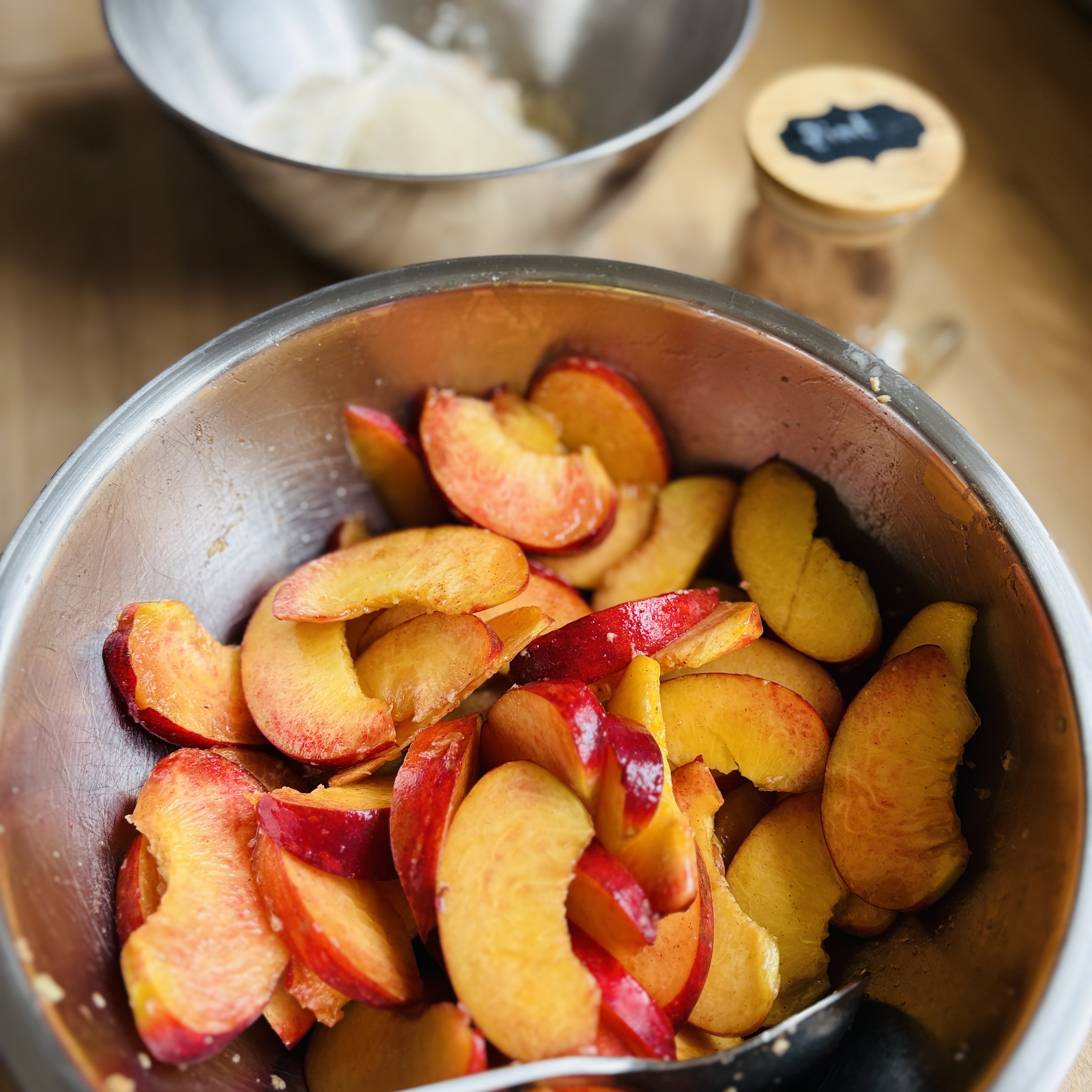 Pfirsich-Crumble mit knusprigen Streuseln – Schritt 3