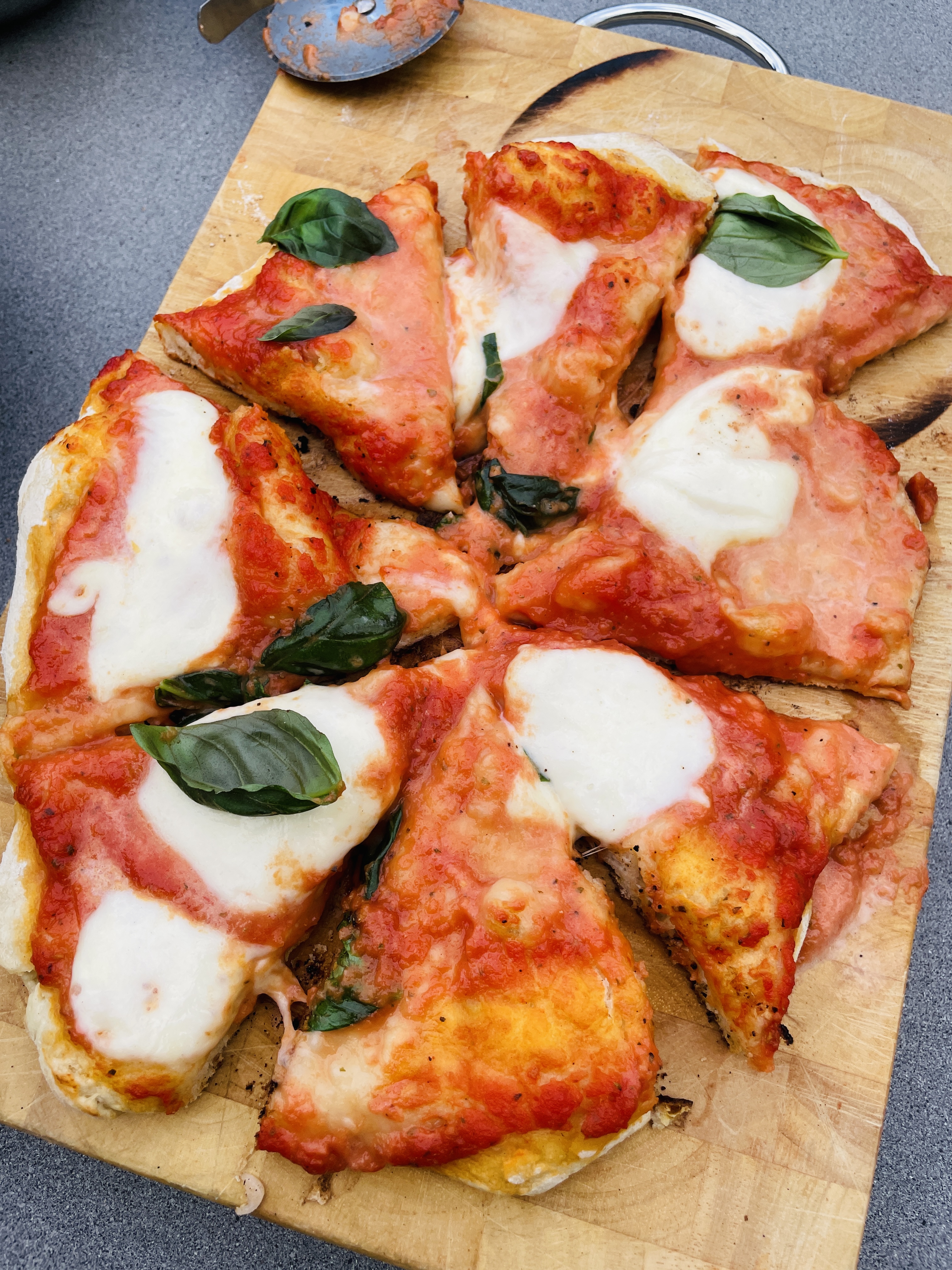 Pizza - Teig und Sauce