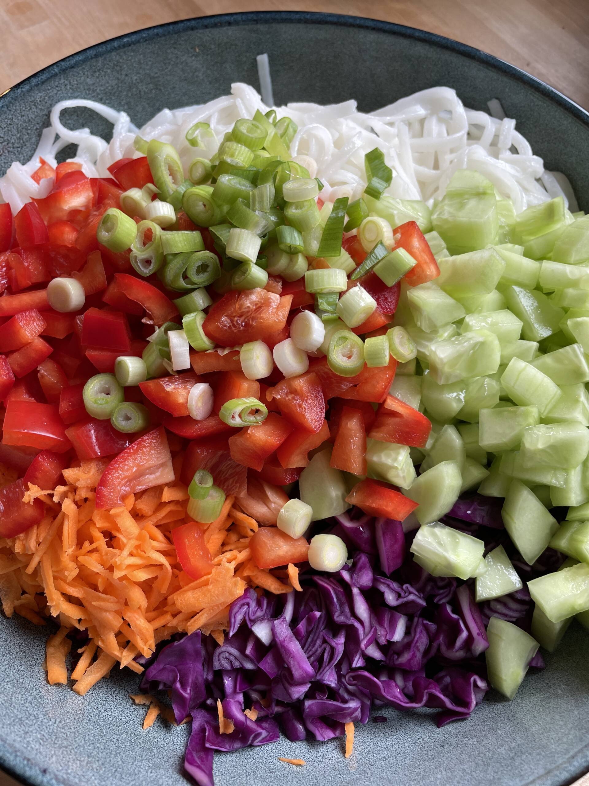 Reisbandnudelsalat mit Erdnuss-Dressing – Schritt 3