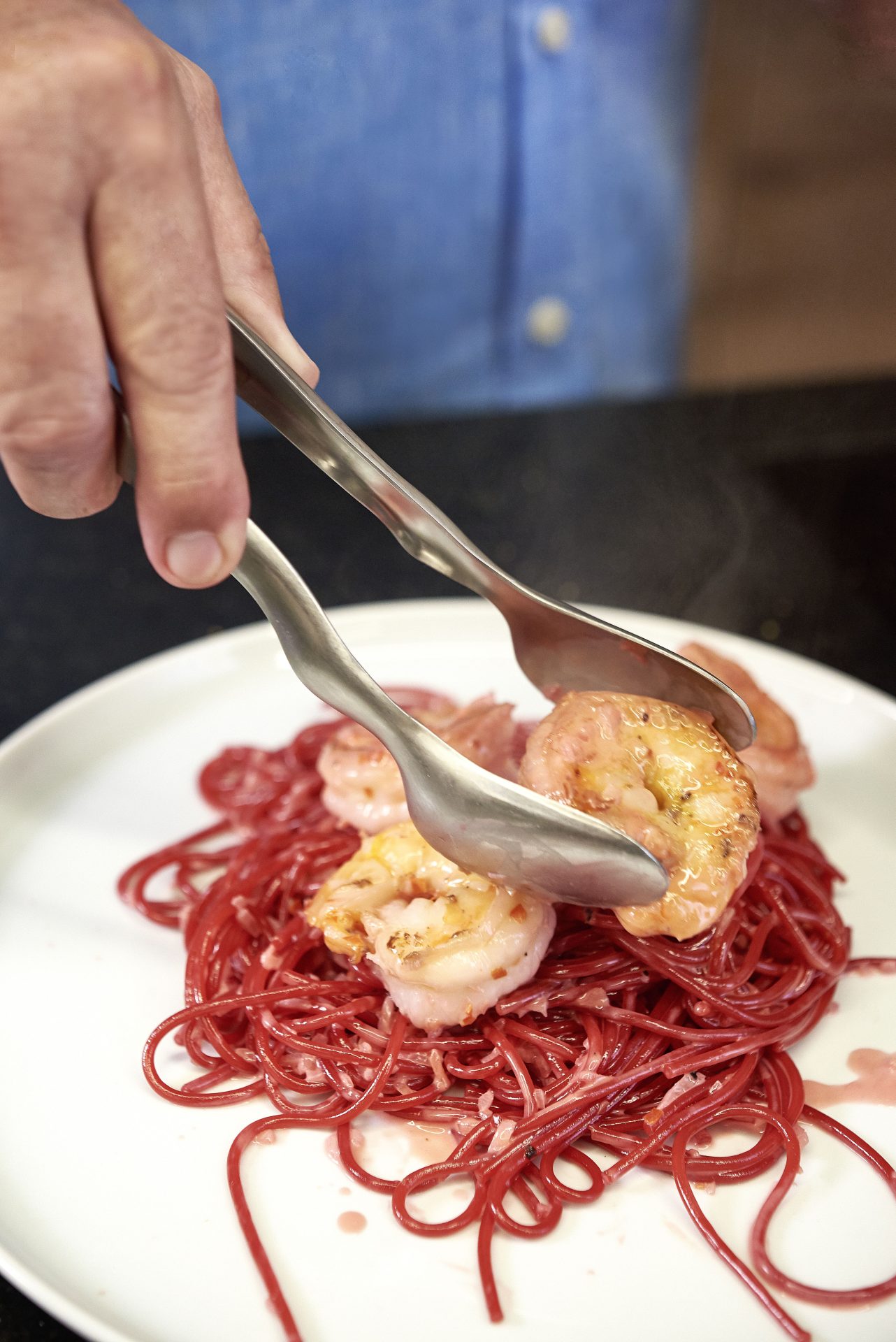 Rote-Bete-Spaghetti mit Zitronensauce und Süßwassergarnelen