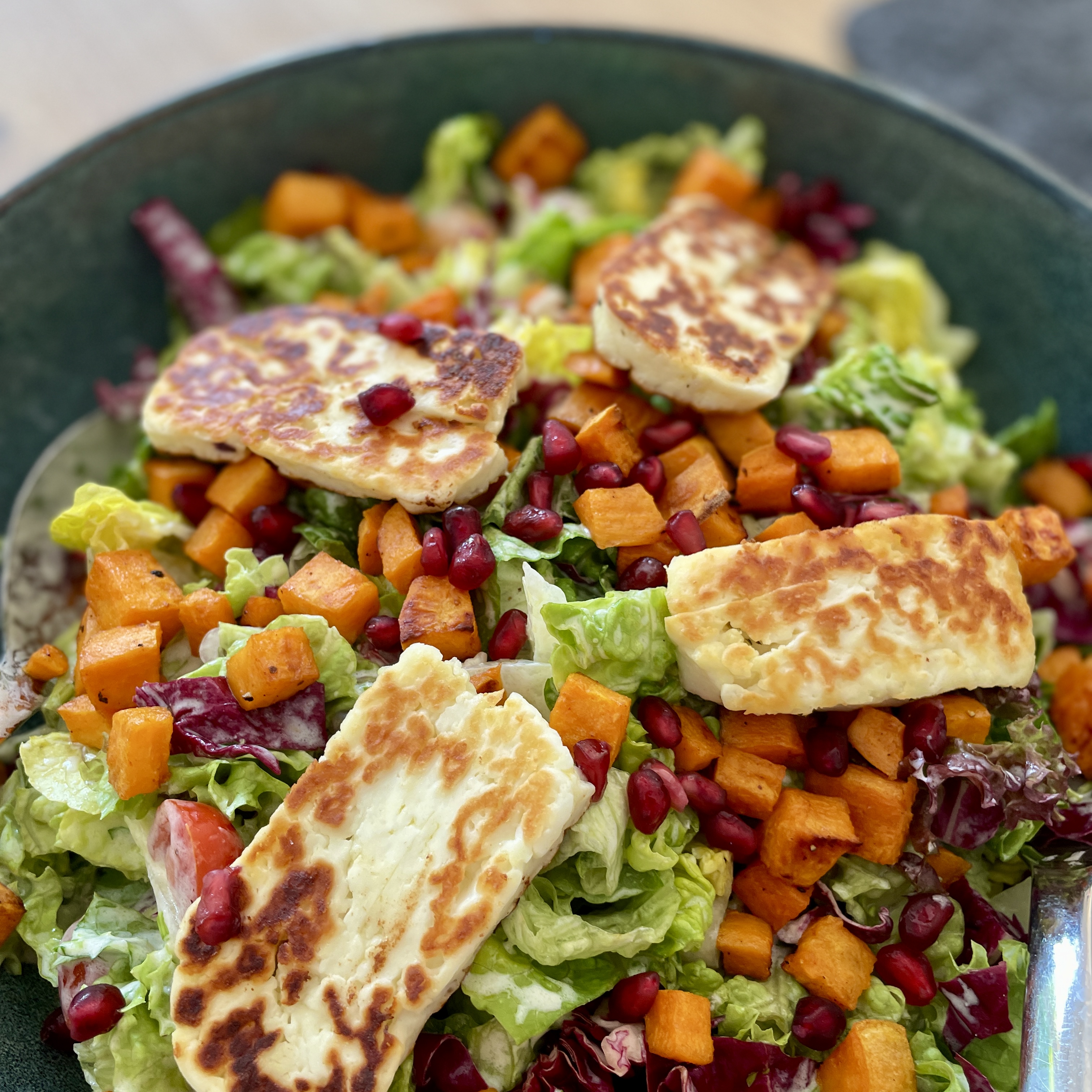 Salat mit Halloumi und Süßkartoffeln